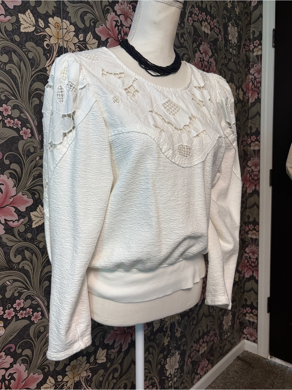 Anthropologie white eyelet 80’s top size medium petite - Picture 2 of 7